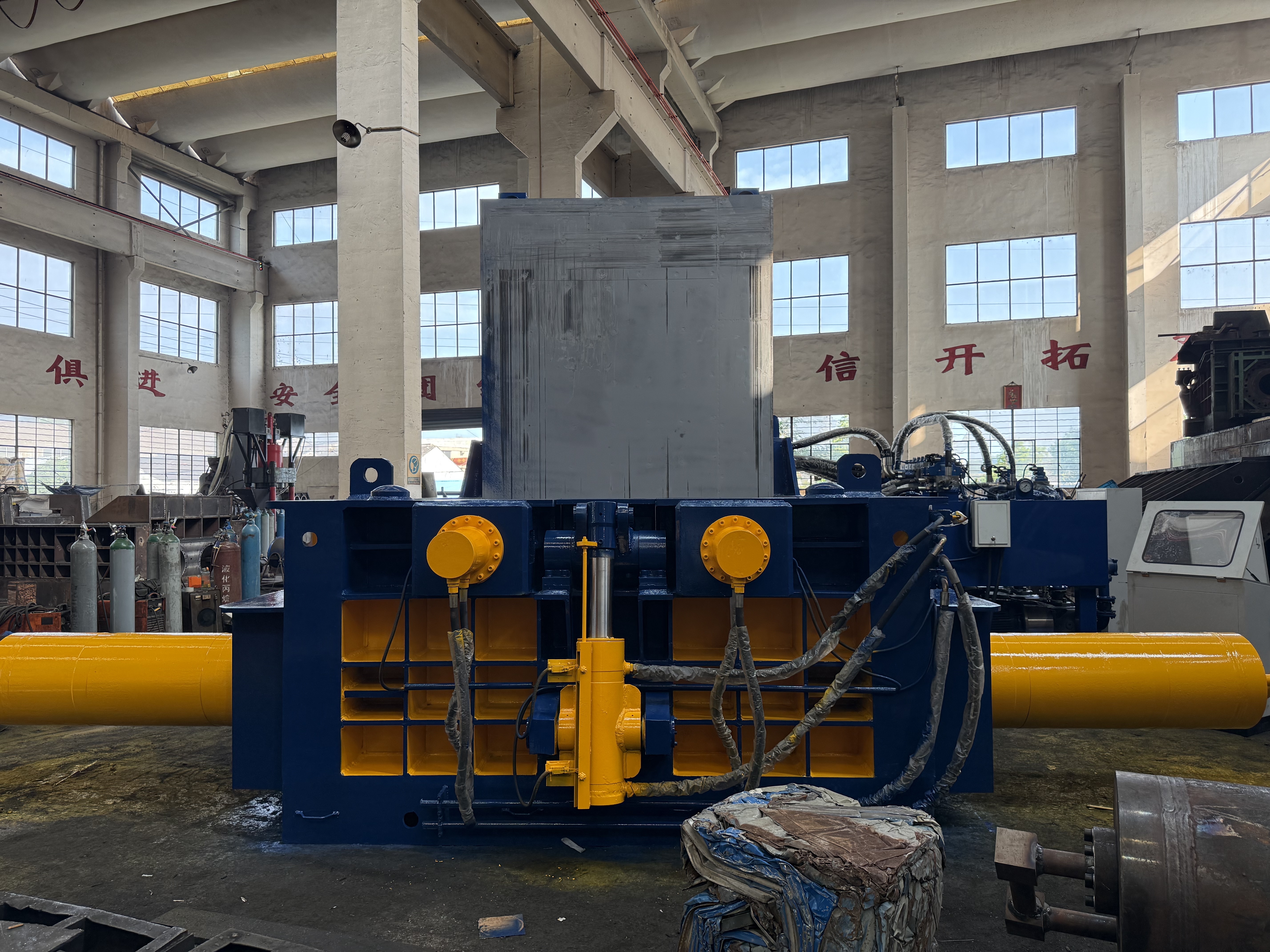 Ultimi blog aziendali su L'impianto di riciclaggio indiano migliora la produzione con due vallatori idraulici Y81-315